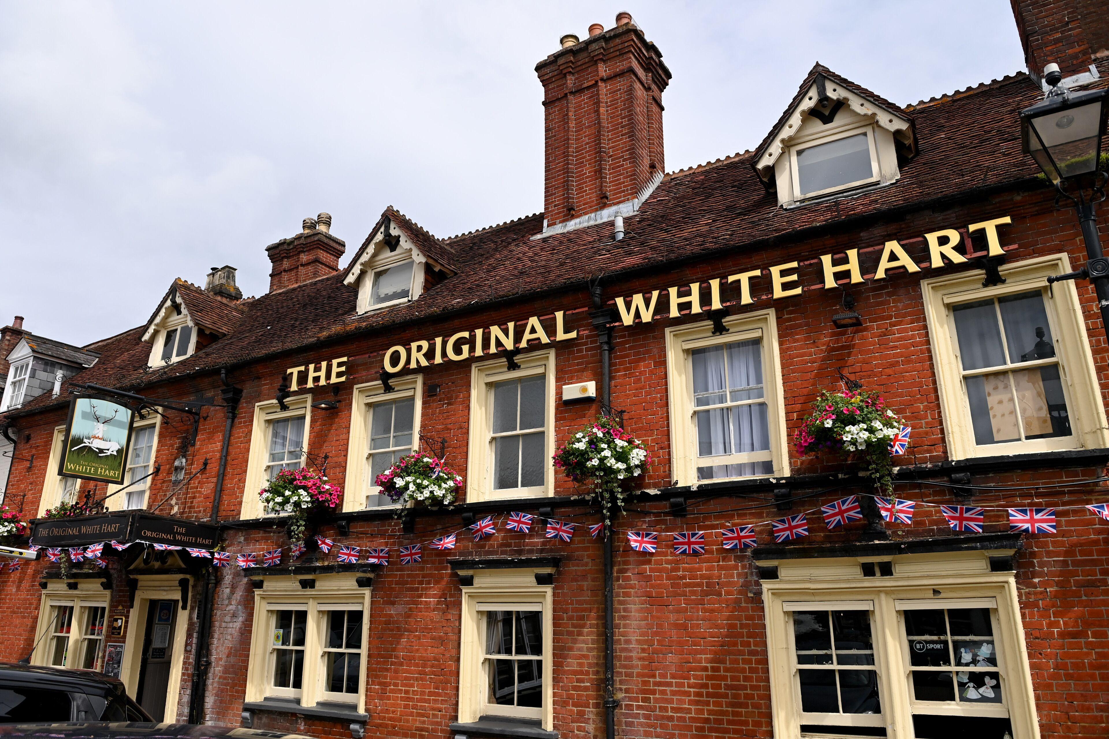 Staying Near Ringwood Town & Country Experience: 4 Central Hotels Compared