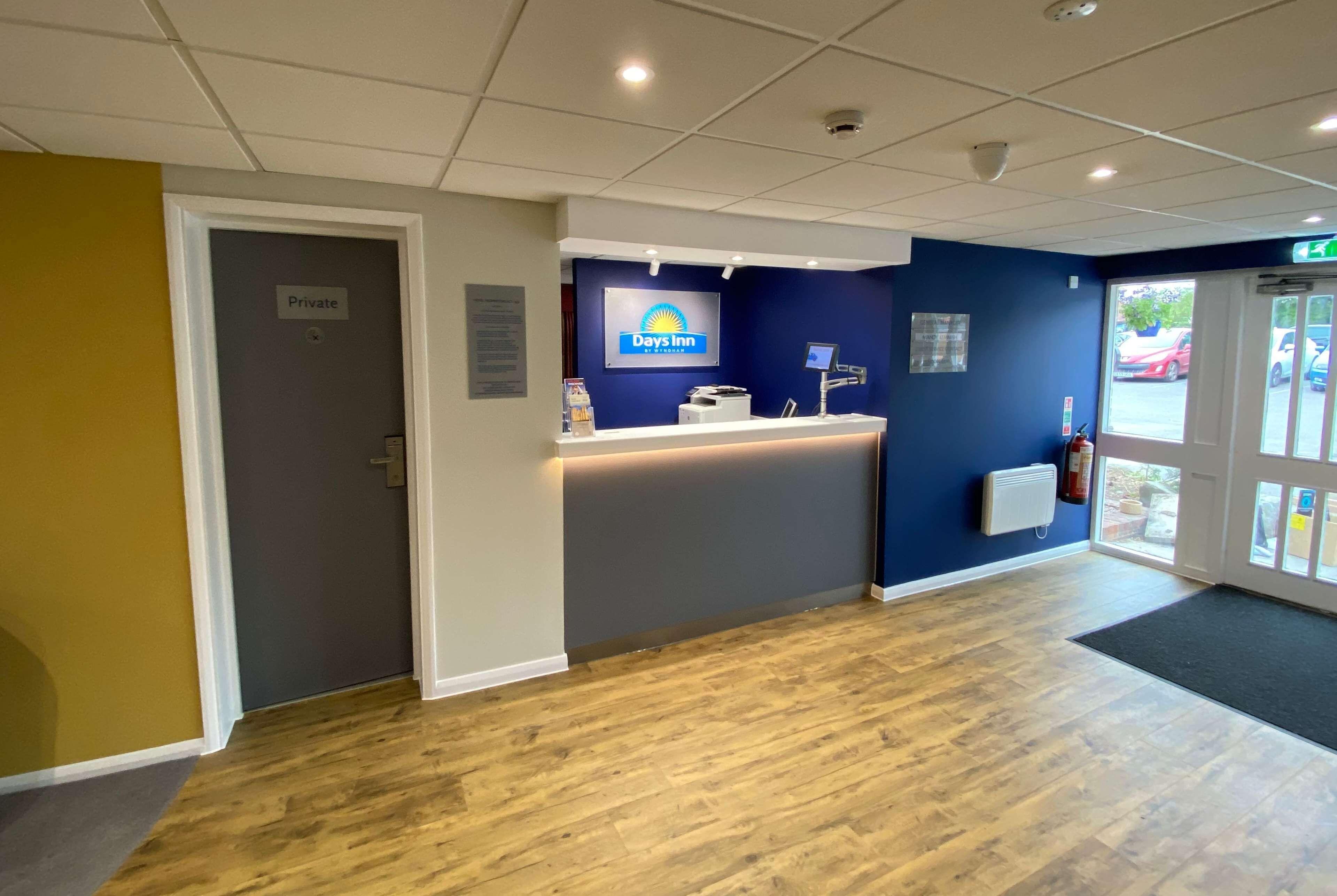 Staying Near St Andrew's Church: 4 Family Hotels Compared