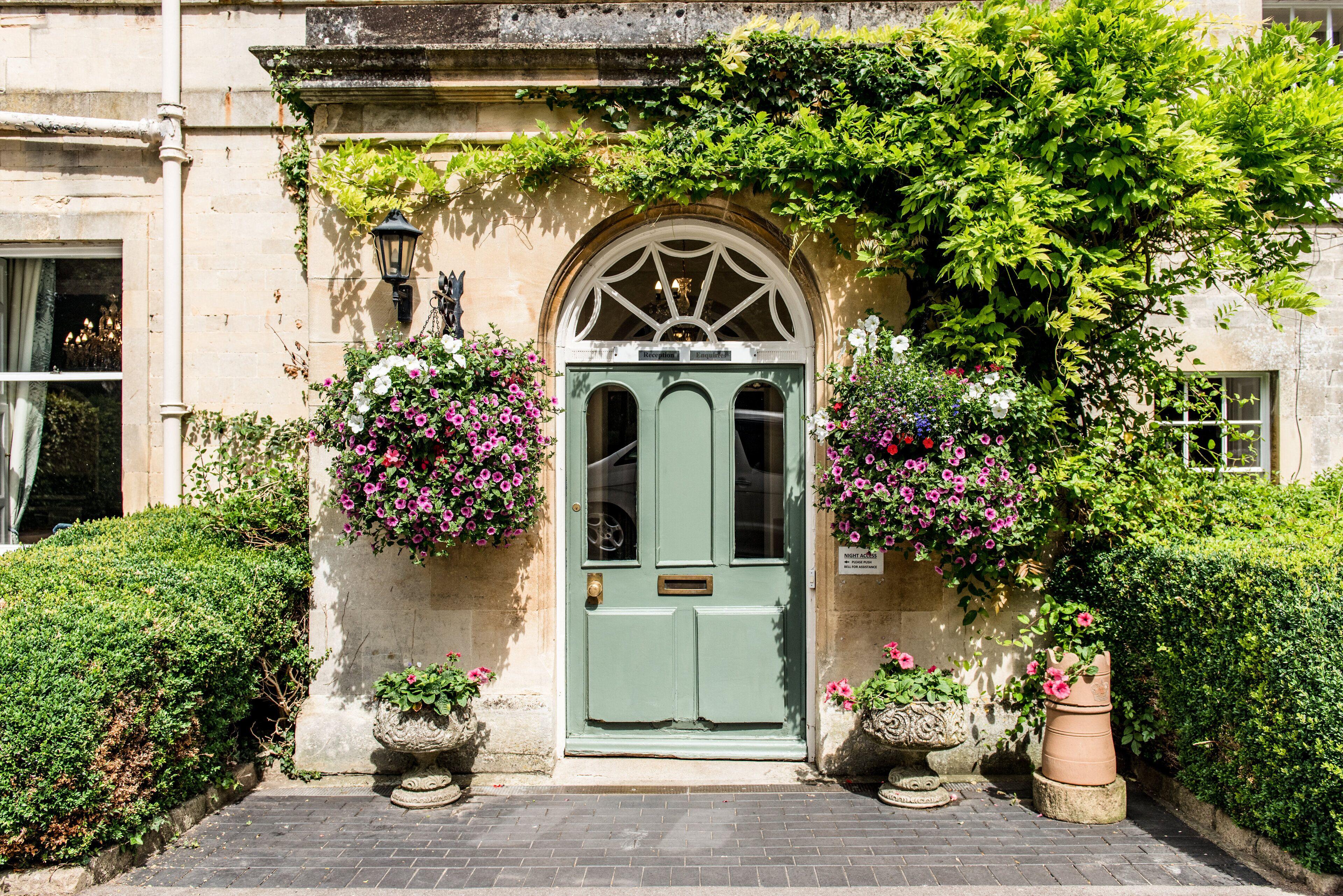 Where to Stay Near Corinium Fine Arts: 4 Family Hotels