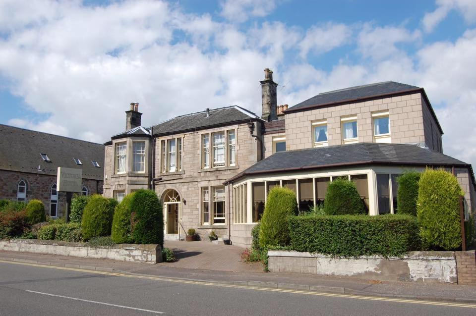 Where to Stay Near Enid Hutt Gallery: 4 Family Hotels Reviewed