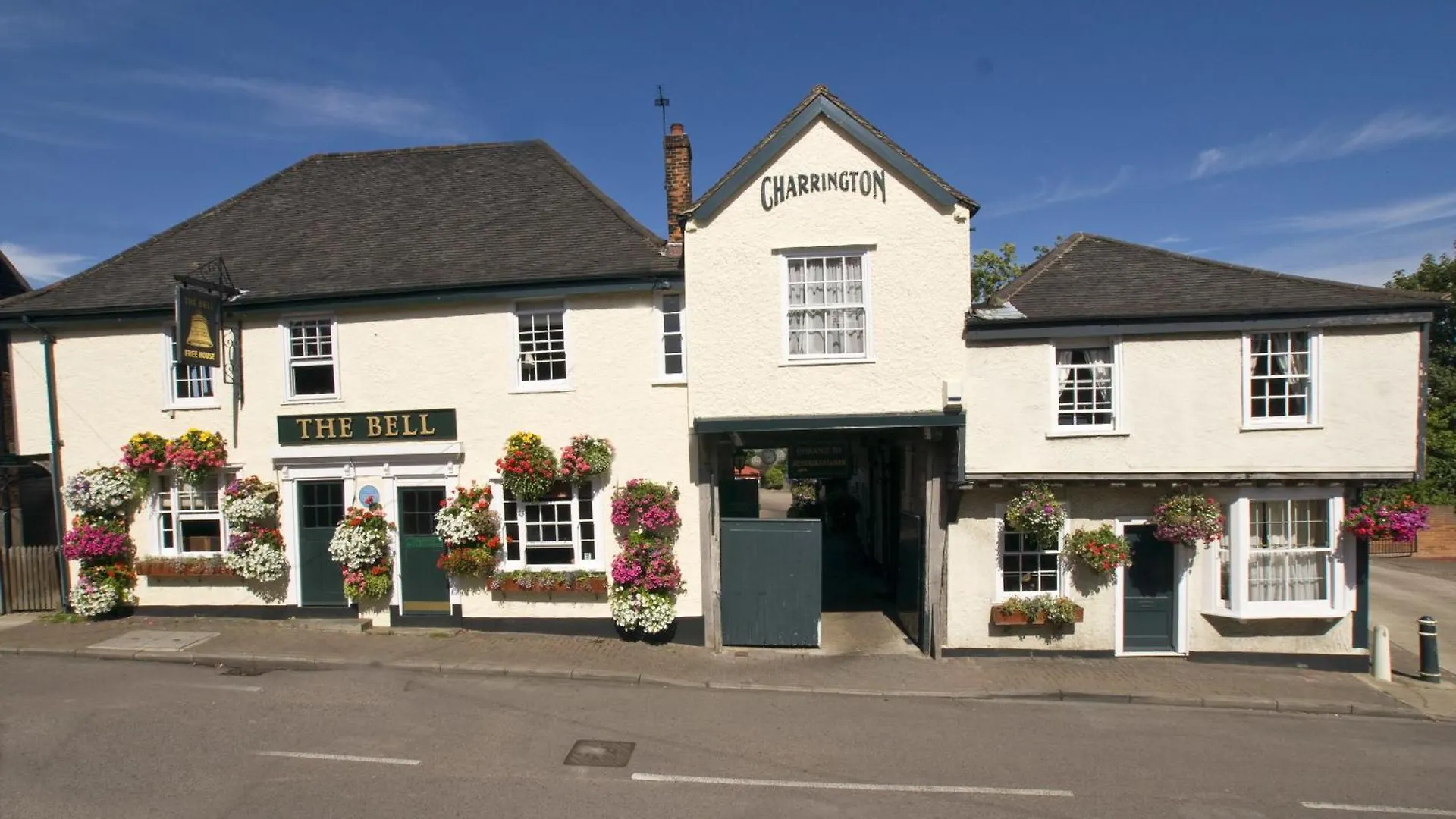 Where to Stay Near Rileys Pool & Snooker: 4 Romantic Hotels