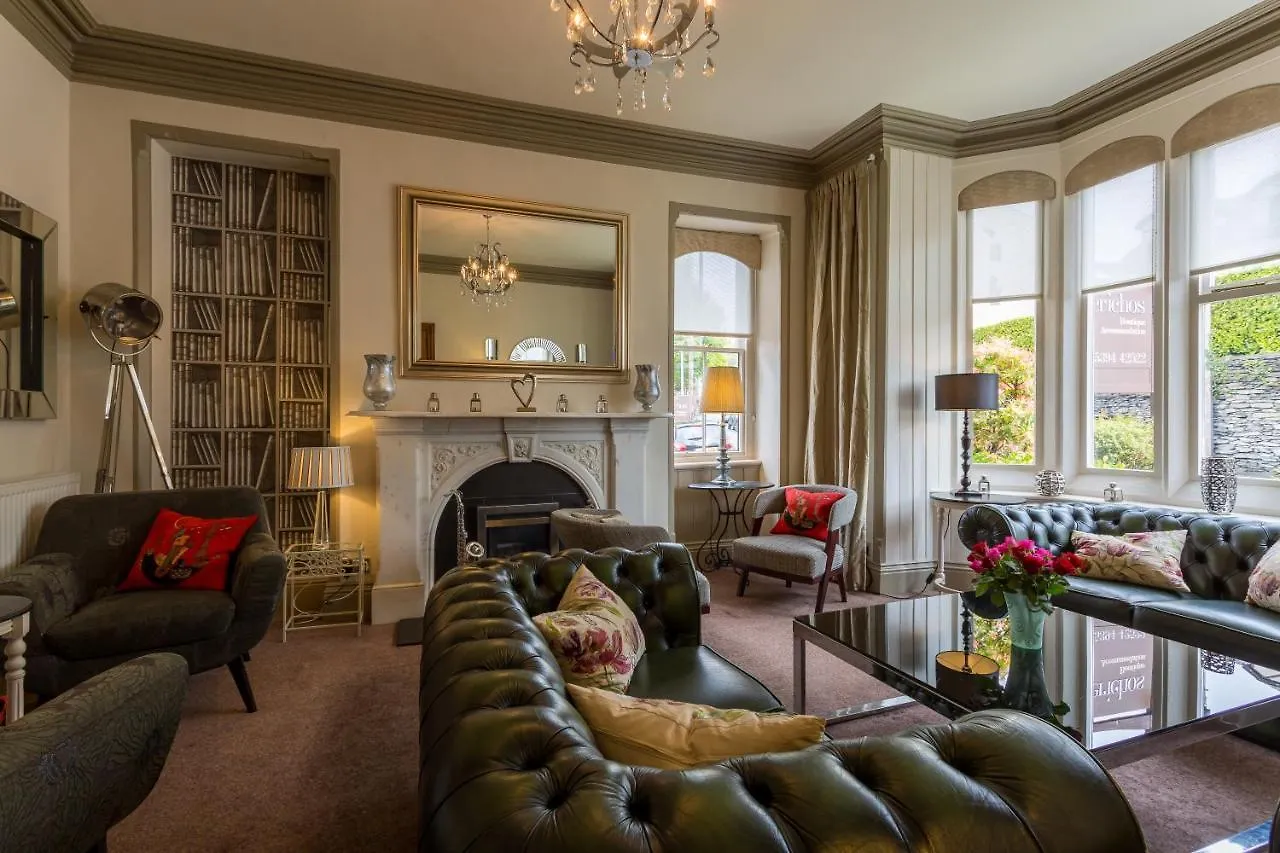 Staying Near Blackwell Arts & Crafts House: 5 Hotels Compared