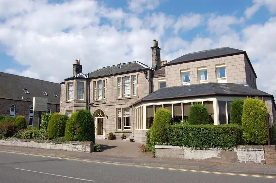 Where to Stay Near Enid Hutt Gallery: 4 Family Hotels Reviewed